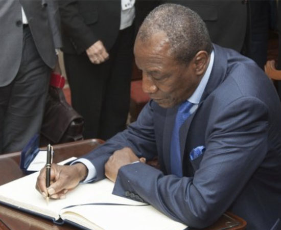 Guinée : le président Alpha Condé renforce les prérogatives de l’ARPT